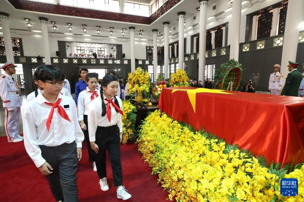 越南各界吊唁已故越共中央总书记阮富仲