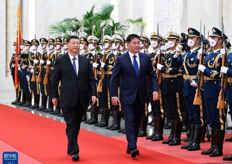习近平同蒙古国总统呼日勒苏赫举行会谈 