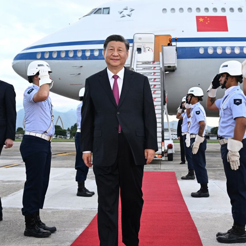 习近平抵达里约热内卢出席二十国集团领导人第十九次峰会并对巴西进行国事访问