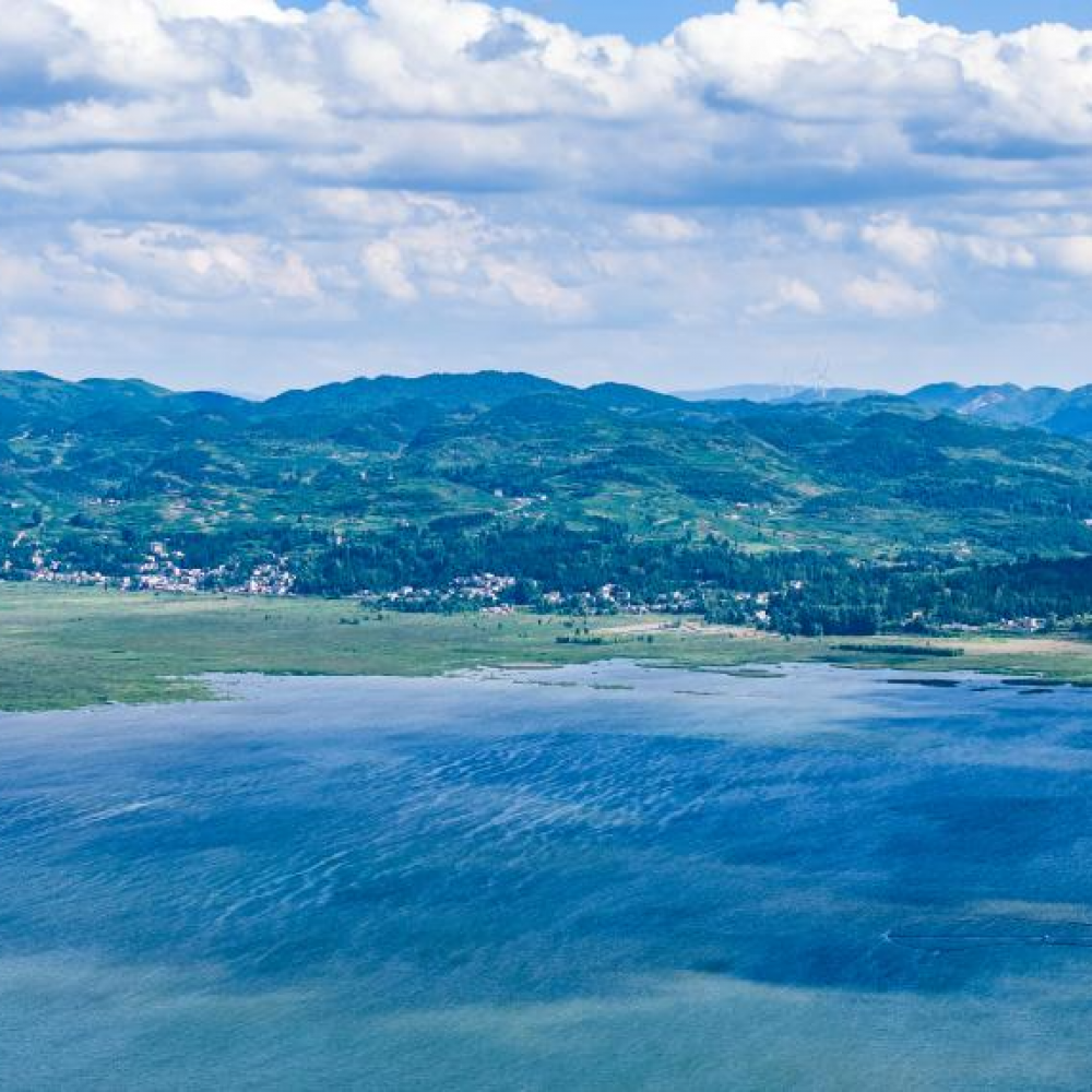 草海夏日风光美 