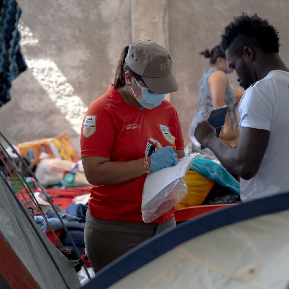 墨西哥移民收容所里的海地移民