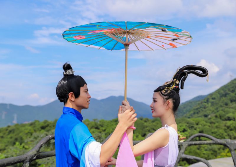 她将汉服做常服一穿就是二十年