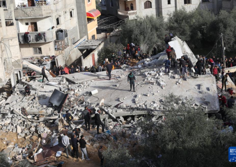 以军轰炸加沙地带多地至少13人死亡