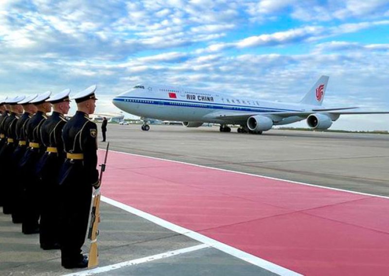 习近平主席抵达俄罗斯莫斯科 受到热烈欢迎
