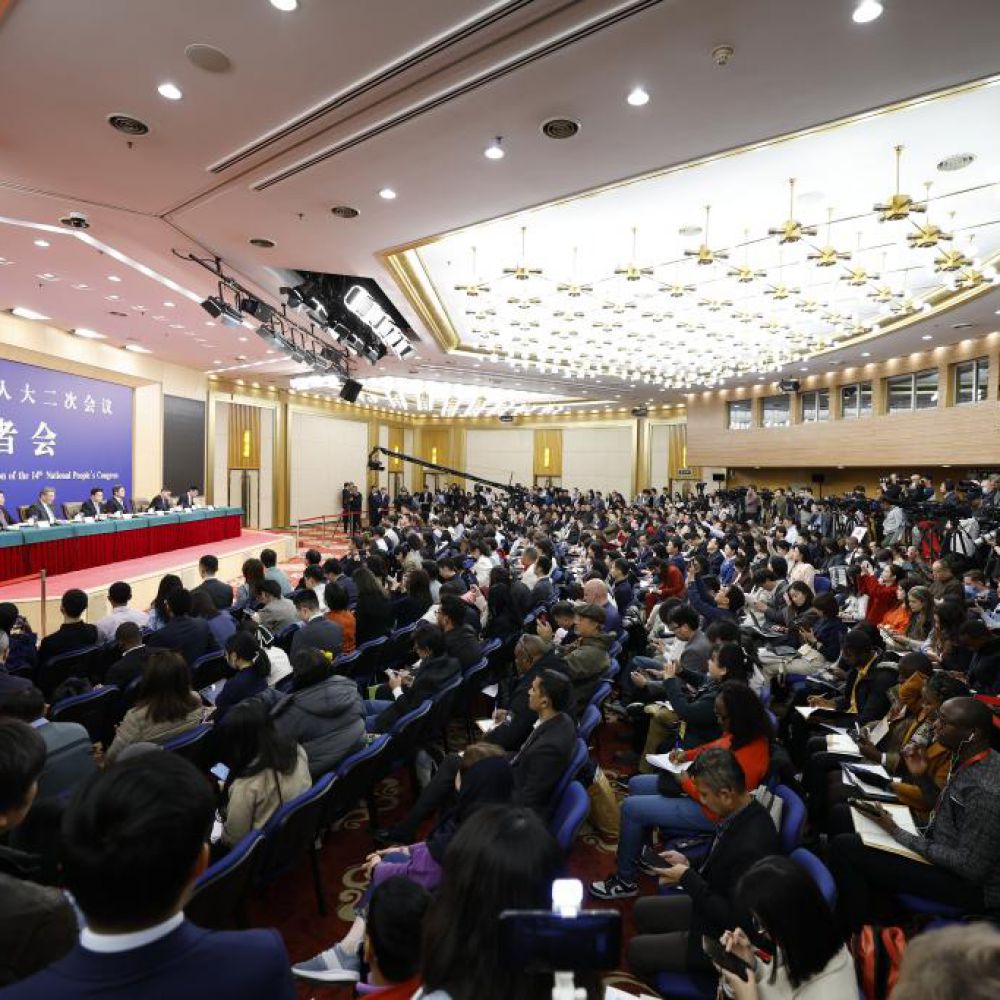 十四届全国人大二次会议举行经济主题记者会