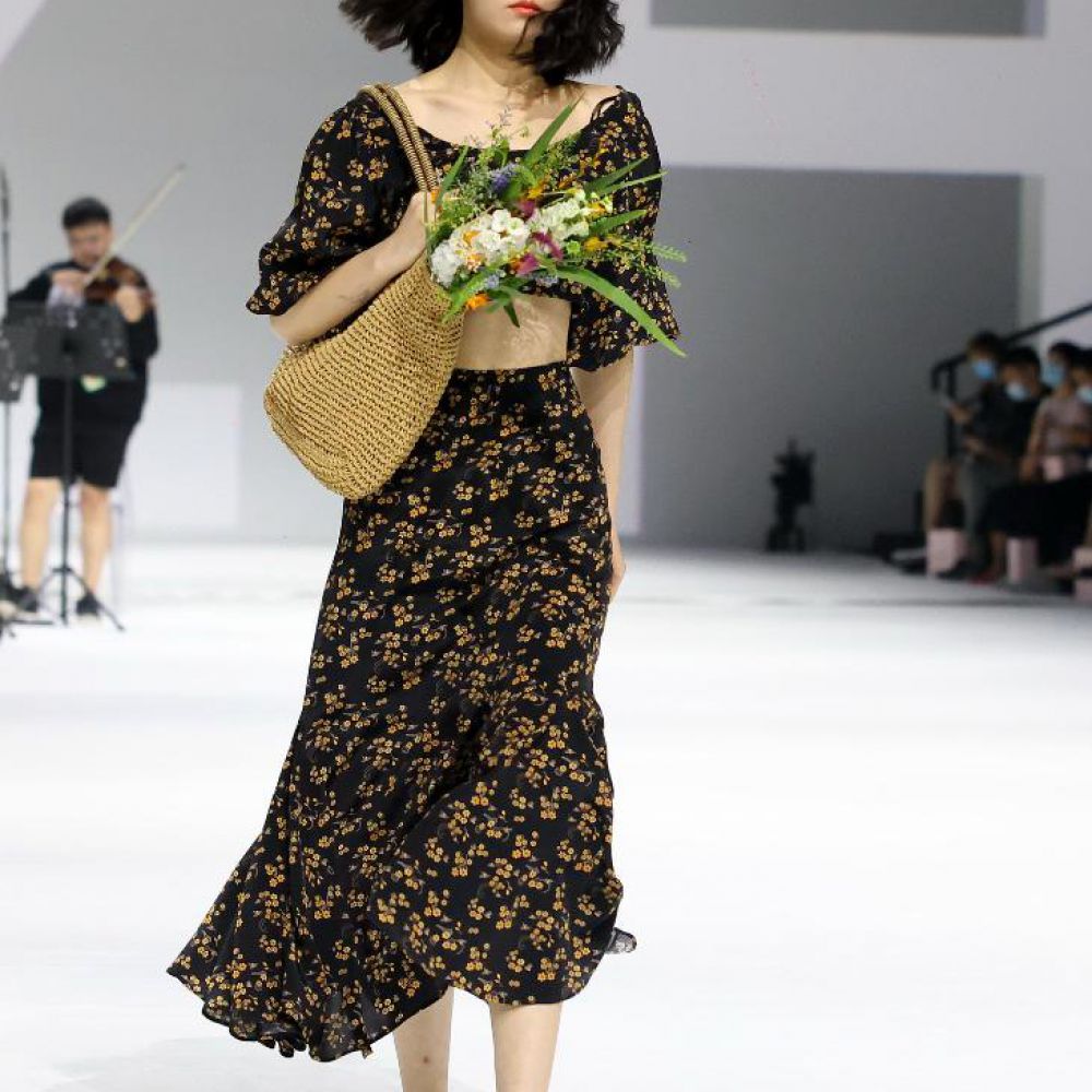 上海时装周发布URLAZH有兰2022春夏系列时装