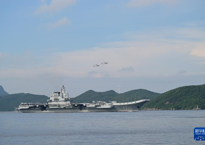 海军山东舰航母编队抵达香港