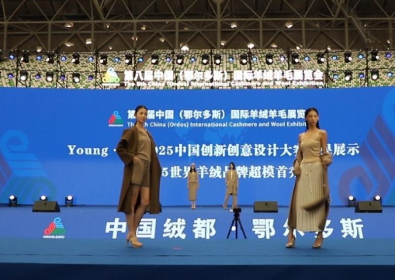 超模们在世界羊绒品牌的精彩T台首秀回顾，一大波潮流来袭