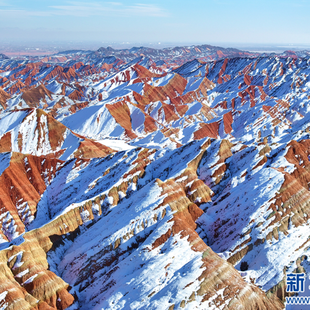 【“飞阅”中国】甘肃张掖：雪落丹霞