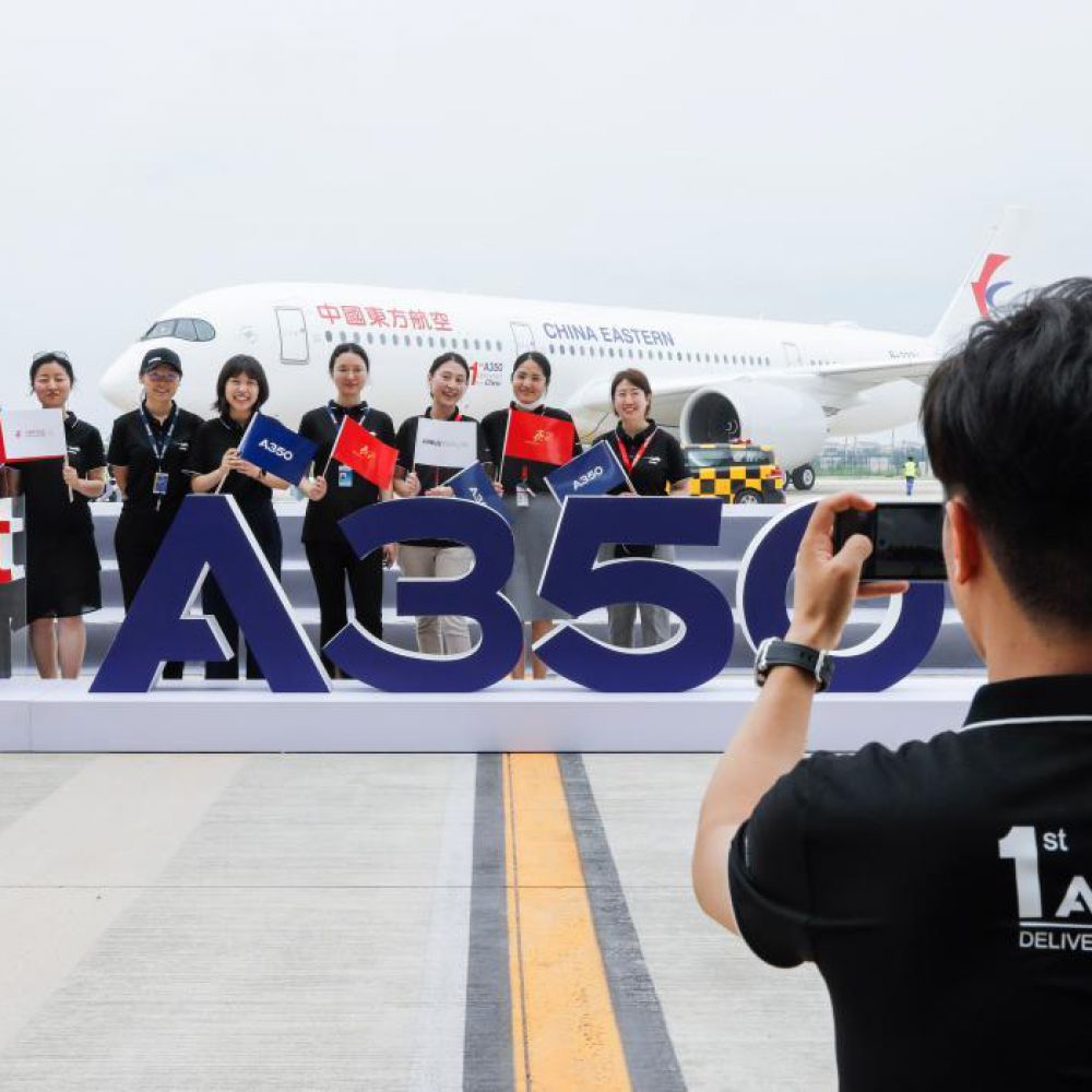 空客首架在中国交付的A350飞机由东方航空接收