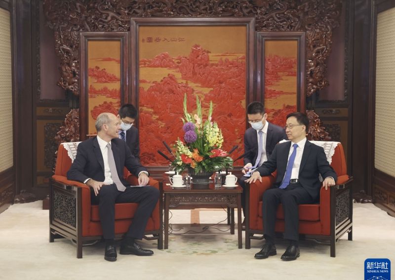 韩正会见英国怡和控股有限公司执行主席班哲明·凯瑟克 