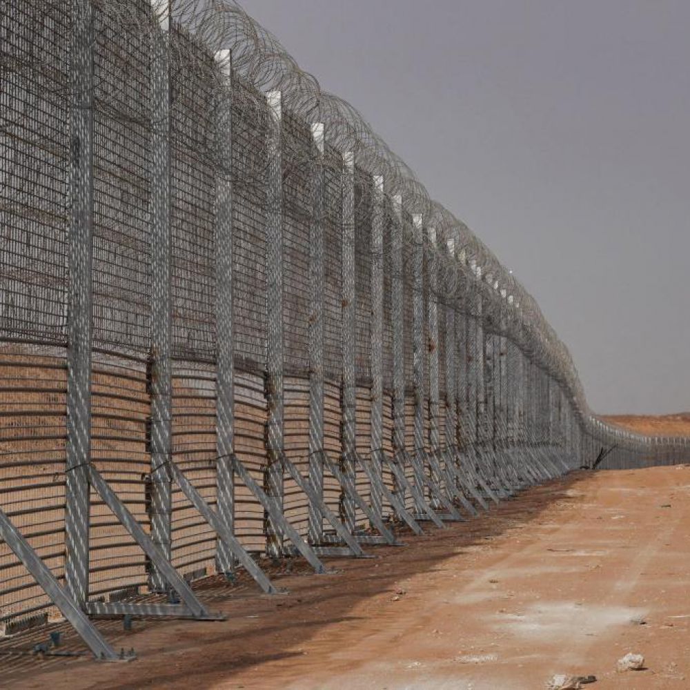 以色列沿加沙地带“智能”隔离墙修建完成 