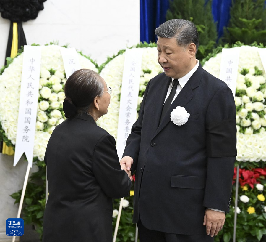 热地同志遗体在京火化习近平等到八宝山革命公墓送别