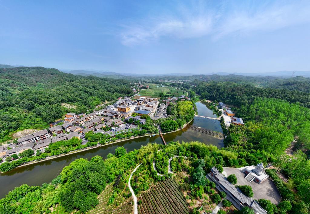 党旗在基层一线高高飘扬丨湖北堰河村：280块石头铺平“穷山沟”的致富振兴路