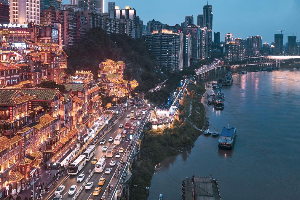 灯火浮山水，夜色映重庆——山城越夜越美丽
