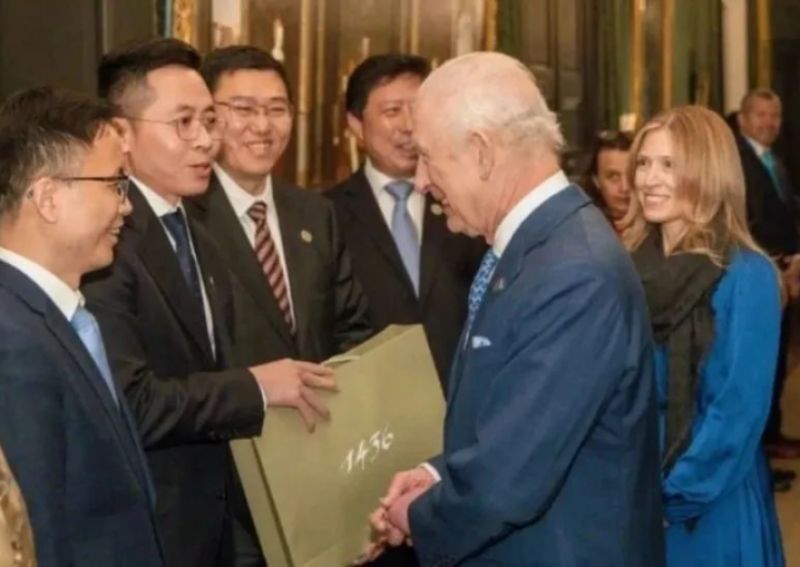 英国国王会见鄂尔多斯电力冶金集团董事长张奕龄