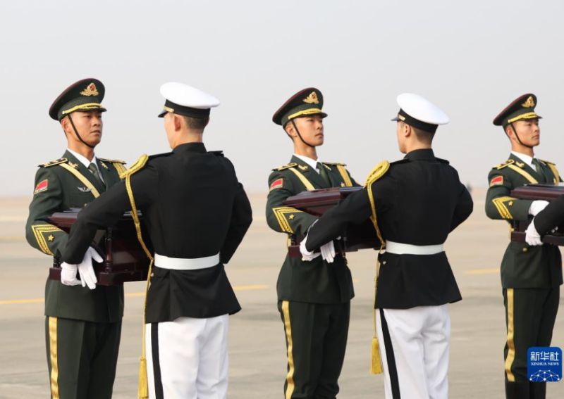 中韩双方交接第十批在韩中国人民志愿军烈士遗骸 